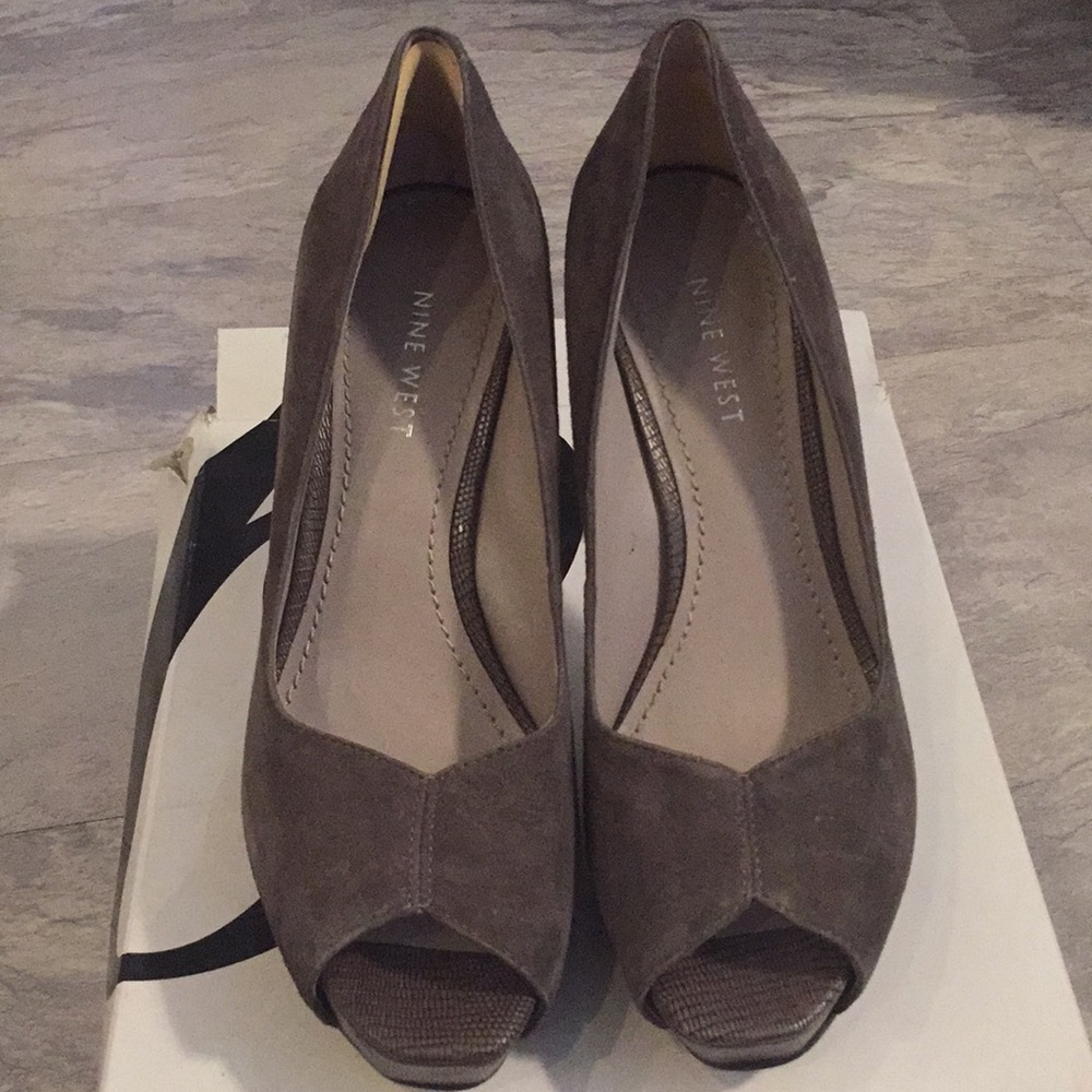 Cute Nine West gray suede platform heels